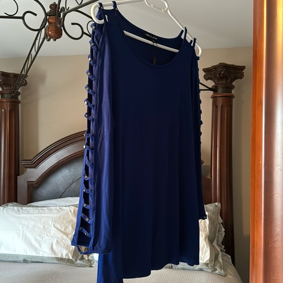 Royal blue top with peek-a-boo sleeves - Picture 1 of 7